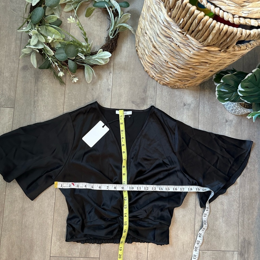 New Anthropologie Ro & De Women’s Cropped Elegant Black Satin Blouse - Picture 3 of 11